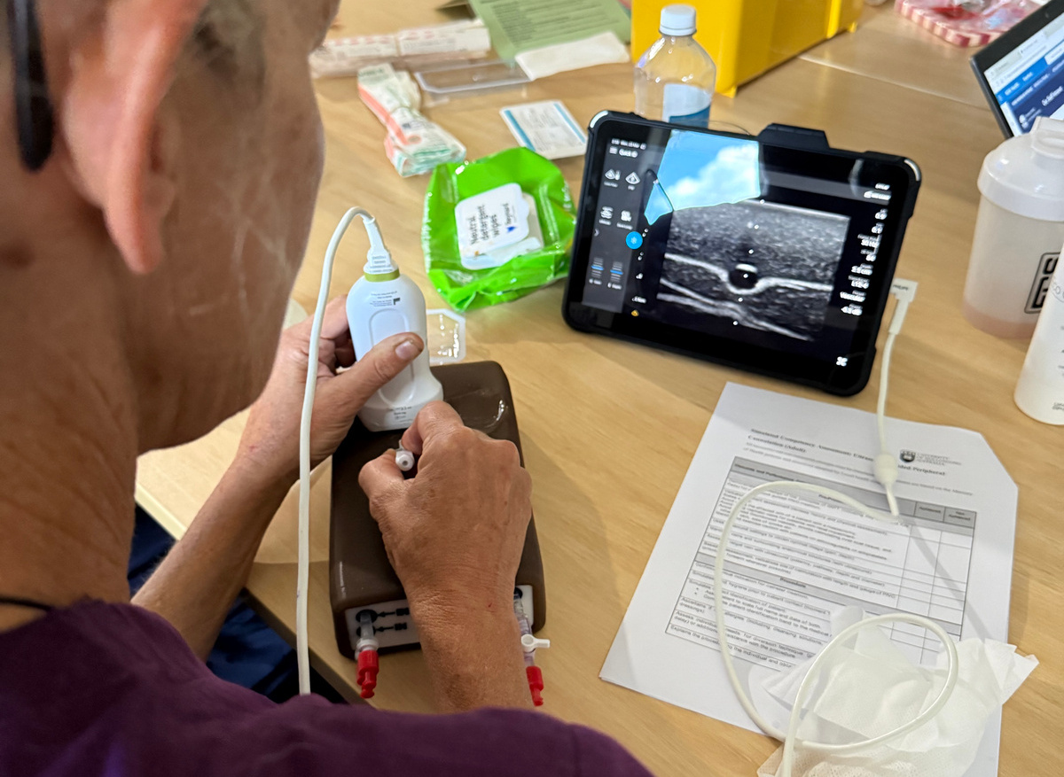 Participants learning how to use the ultrasound